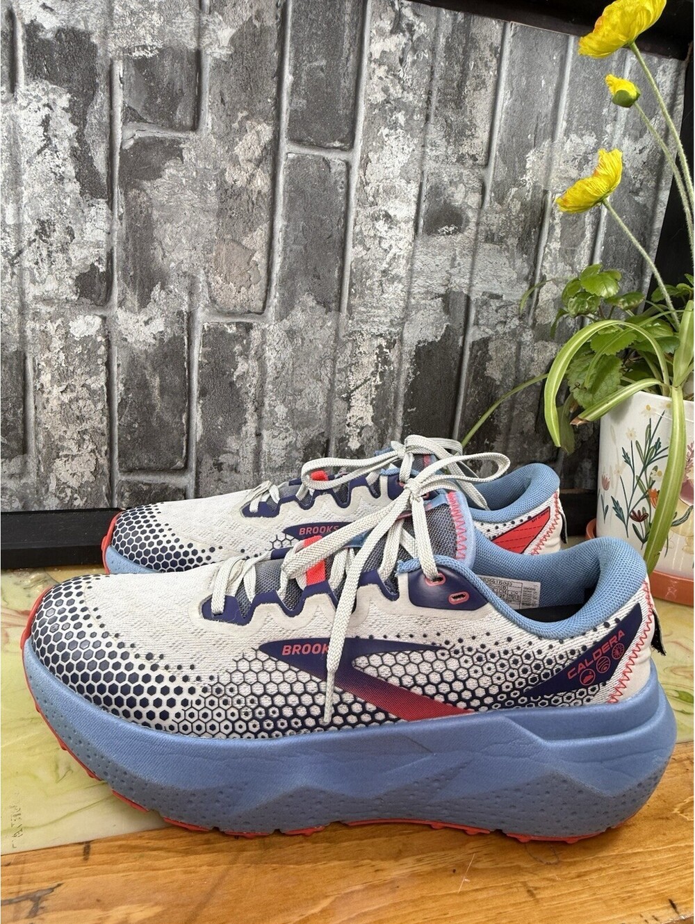 Brooks Caldera 6 Trail Running Shoes – Women’s Size 10